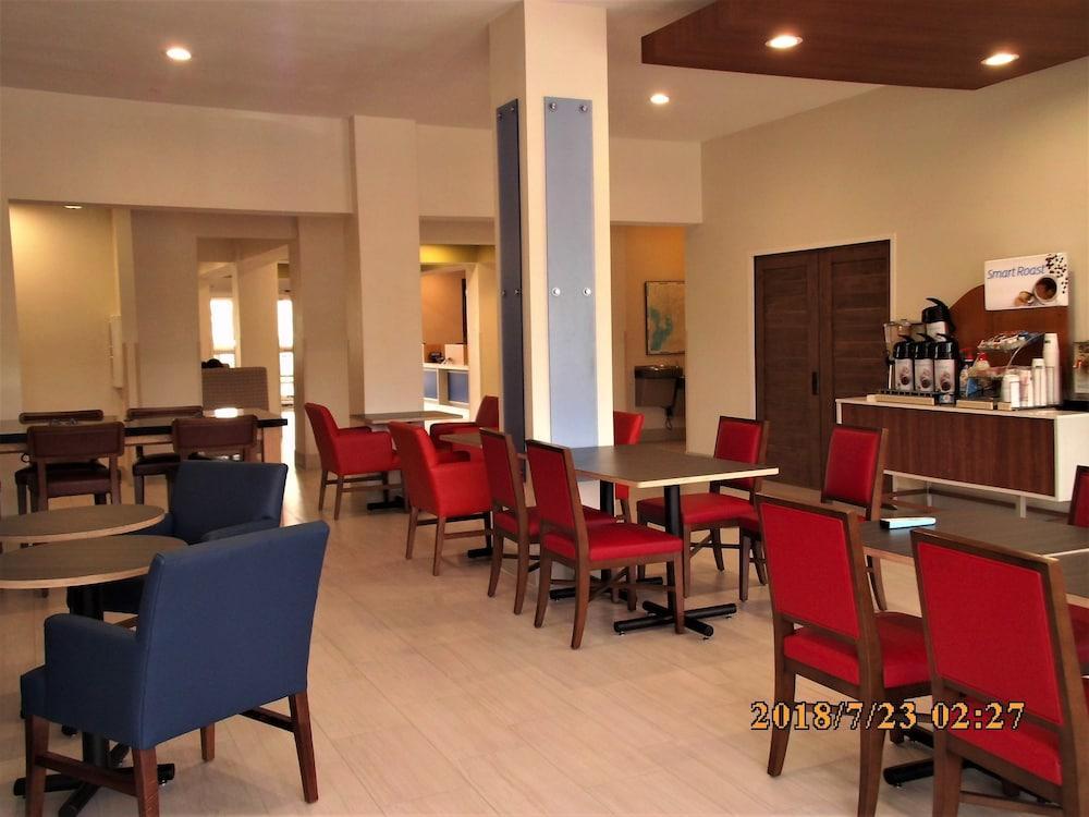 Holiday Inn Express Hotel & Suites Tampa-Fairgrounds-Casino By Ihg Εξωτερικό φωτογραφία