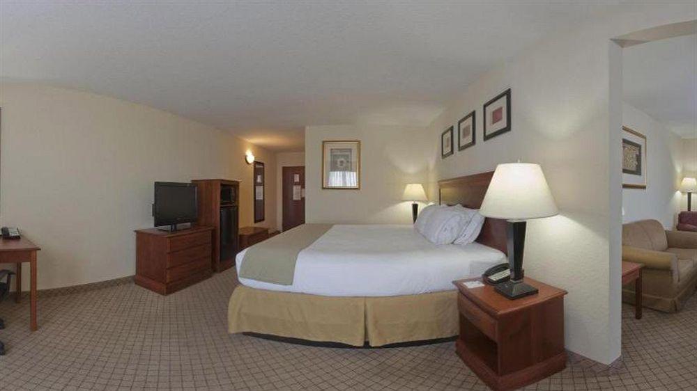 Holiday Inn Express Hotel & Suites Tampa-Fairgrounds-Casino By Ihg Εξωτερικό φωτογραφία
