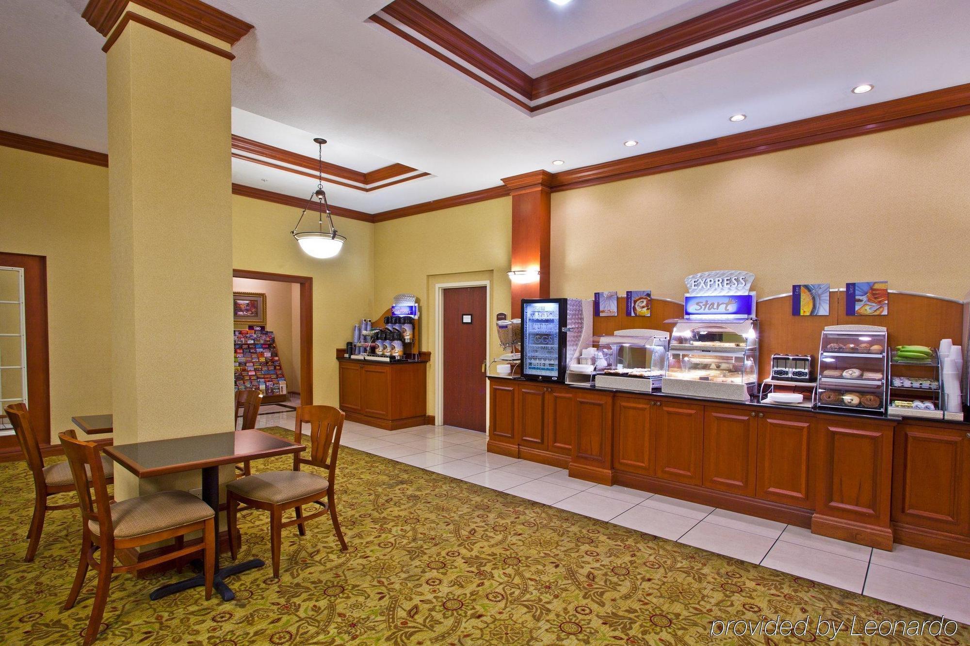 Holiday Inn Express Hotel & Suites Tampa-Fairgrounds-Casino By Ihg Εστιατόριο φωτογραφία